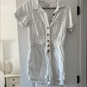 Gianni Bini White Fabric Label